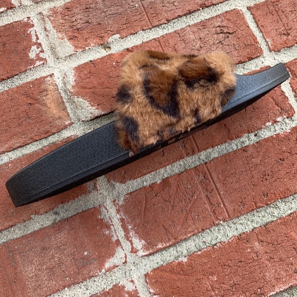 Bamboo Leopard Print Faux Fur Ladies Slides - Picture 6 of 9
